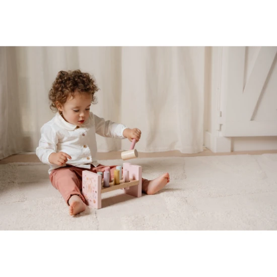 Feengarten-Holzhammer mit farbigen Stiften und Hammer