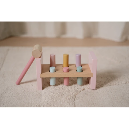 Feengarten-Holzhammer mit farbigen Stiften und Hammer