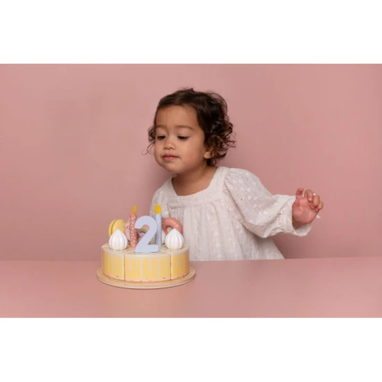 Eine Geburtstagstorte darf bei keiner Feier fehlen.