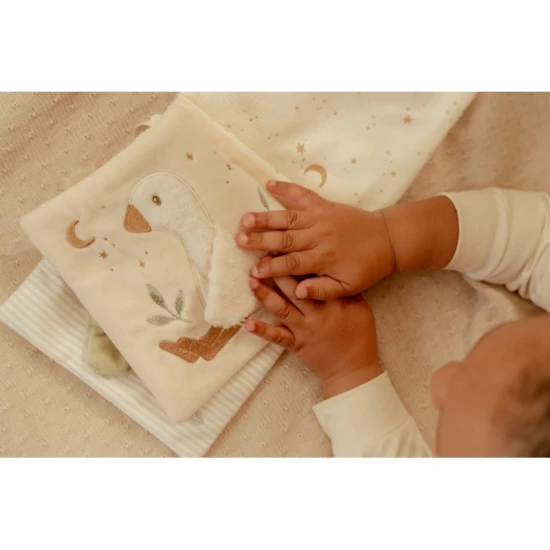 Textilná knižka s aktivitami Newborn Naturals