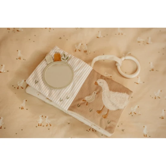 Závesná textilná knižka s aktivitami Newborn Naturals