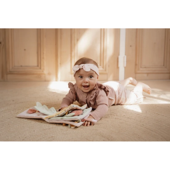 Textilbuch mit Fairy Garden Aktivitäten mit Motiven aus dem Leben im Garten