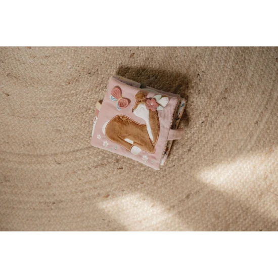 Textilbuch mit Fairy Garden Aktivitäten mit Motiven aus dem Leben im Garten