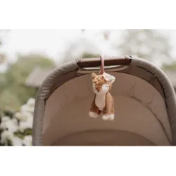 Vibrierendes Rehkitz im Feengarten