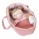 Originelle Stoffpuppe mit Zubehör Baby Rosa mit tragbarem Schlafkorb.