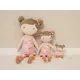 Eine wunderschöne Puppe mit dem Namen Rosa aus weichem, zartem Material in der Größe 10 cm von Little Dutch.