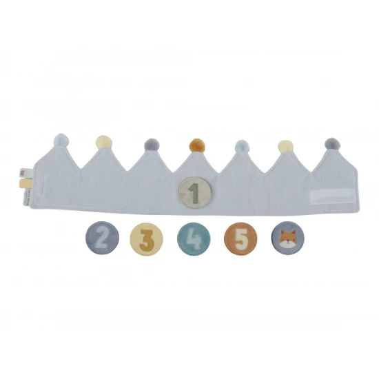 Geburtstagskrone mit austauschbaren Zahlen von 1 bis 5.