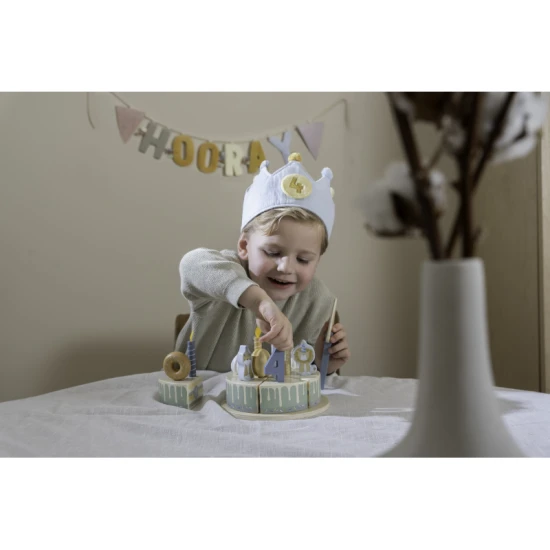 Geburtstagskrone mit austauschbaren Zahlen von 1 bis 5.