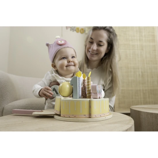 Geburtstagskrone mit austauschbaren Zahlen von 1 bis 5.