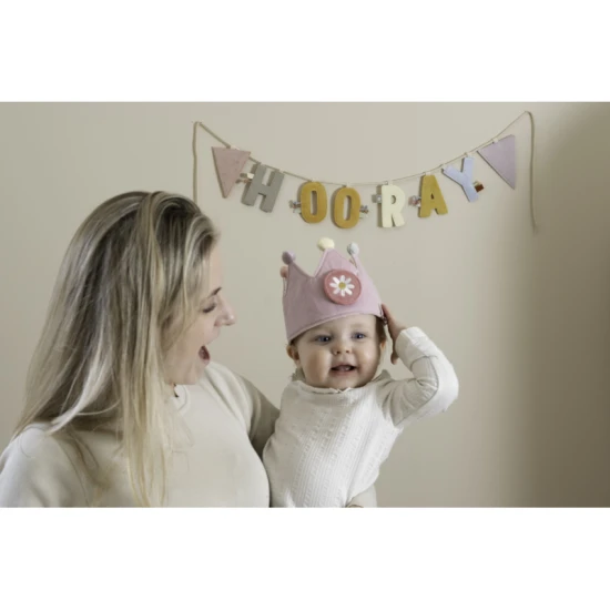 Geburtstagskrone mit austauschbaren Zahlen von 1 bis 5.