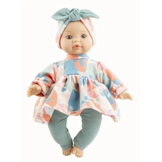 Die realistische Esther-Puppe hat einen weichen Stoffkörper, keine Haare und blaue, starre Augen.