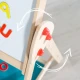 Kombination aus doppelseitiger Schultafel und Kindertisch mit Stuhl
