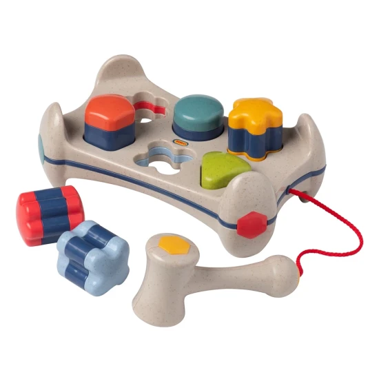 Hammer-Formsortierbrett-Aktivitäten mit einem Hammer und 6 verschiedenen Formen, die in die Löcher auf dem Brett gehämmert werden.