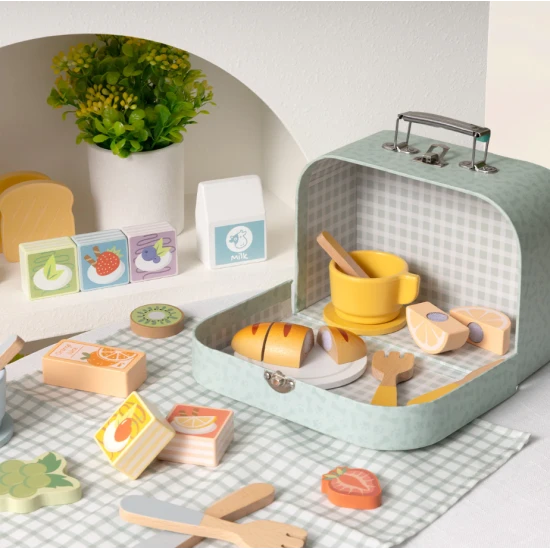 Kinderpicknickset im Koffer mit Tellern, Besteck und Esszubehör