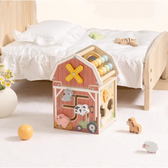 Bauernhaus aus Holz von Tooky Toy – Lernspielzeug mit Tieren, Perlen und Windrad