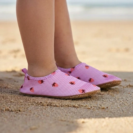 Badeschuhe in Erdbeerrot