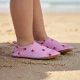 Badeschuhe in Erdbeerrot