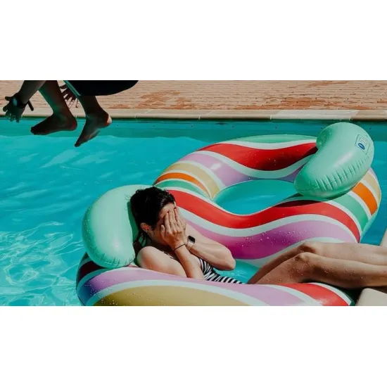 Großes aufblasbares Rad für 2 Personen Color Rush 190 cm in farbenfrohem Design von Swim Essentials – ideal für Spaß am Wasser