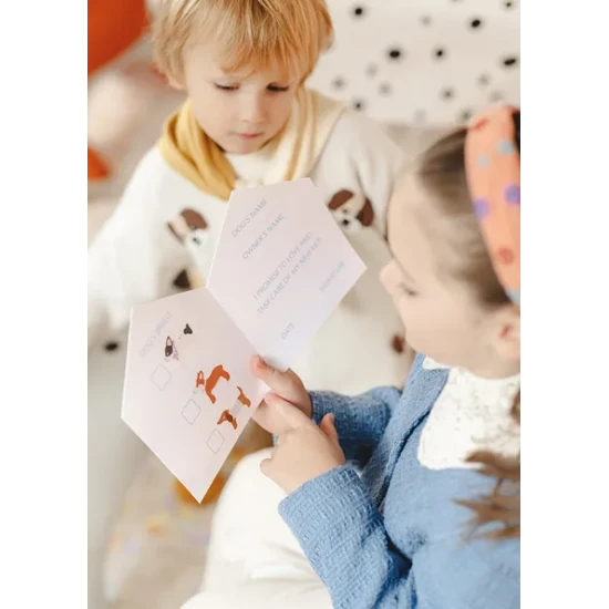 Bulldoggen-Folienballon als Dekoration für eine Kinderparty