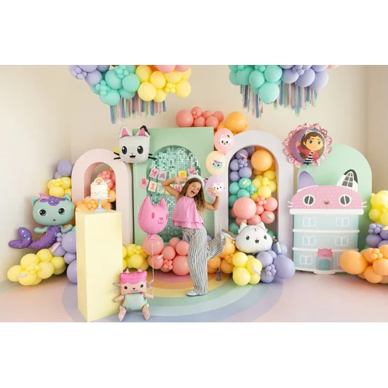 Funkelnde Geburtstagsdekorationen mit Gabby's Dollhouse