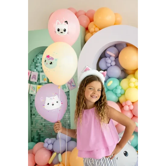 Funkelnde Geburtstagsdekorationen mit Gabby's Dollhouse