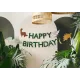 Eine wunderschöne Girlande mit der Aufschrift Happy Birthday und verschiedenen Cartoon-Dinosauriern.