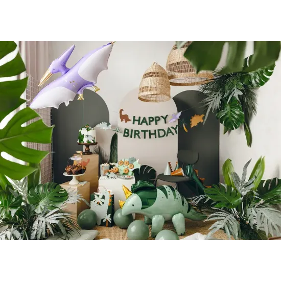 Eine wunderschöne Girlande mit der Aufschrift Happy Birthday und verschiedenen Cartoon-Dinosauriern.