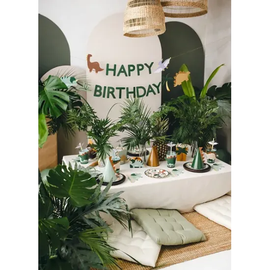 Eine wunderschöne Girlande mit der Aufschrift Happy Birthday und verschiedenen Cartoon-Dinosauriern.