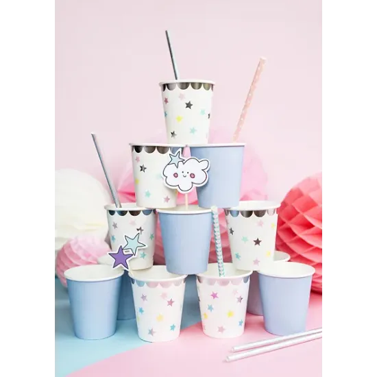 Dekorieren Sie die Geburtstagstorte mit wunderschönen Einhörnern von Party Deco.