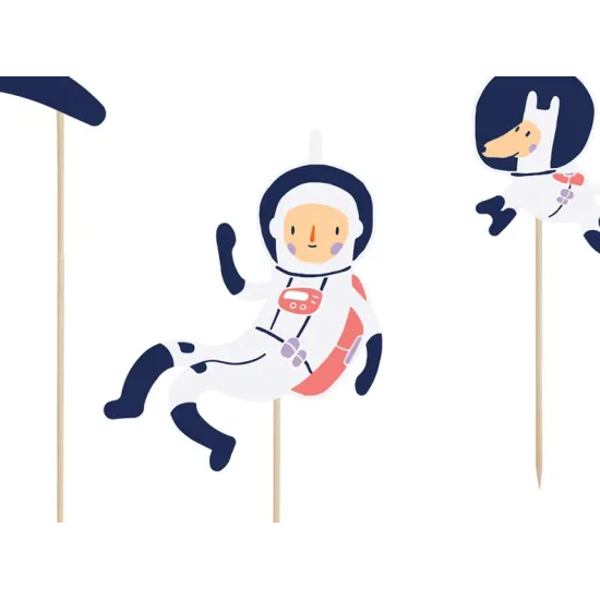 Dekorieren Sie Ihren Kuchen für die perfekte Weltraumparty mit Tortenaufsätzen.