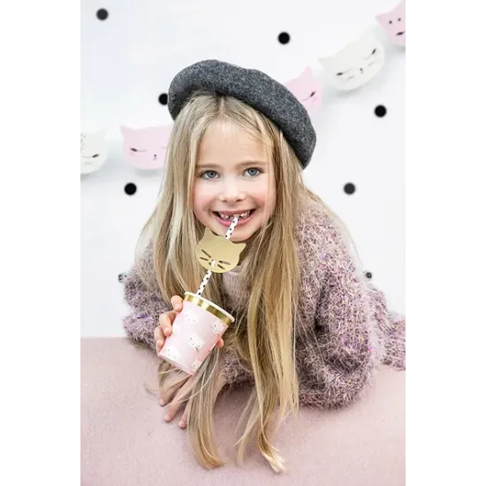 Rosa Becher mit Katzenmotiv passend zum Kindergeburtstag.