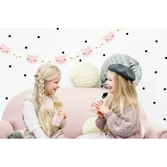 Rosa Becher mit Katzenmotiv passend zum Kindergeburtstag.