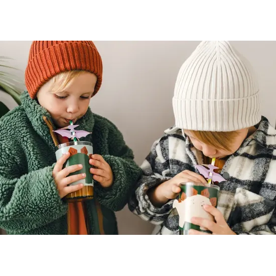 Dinosaurier-Strohhalme sind ein toller Begleiter für Kinder beim Trinken ihrer Lieblingsgetränke.