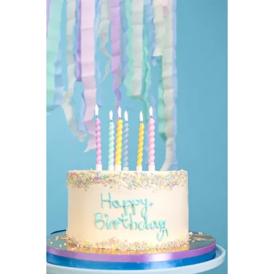 Geburtstagskerzen in Pastellfarben für das kleine Geburtstagskind.