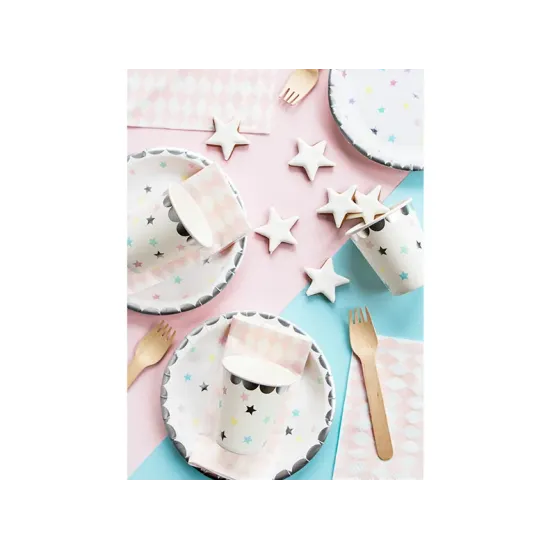 Teller mit Sternenmotiv passend zu jeder Geburtstagsfeier.