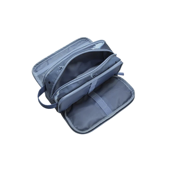 Das hochwertige Federmäppchen Astronaut Blue ist ein Muss für jedes Schulkind.