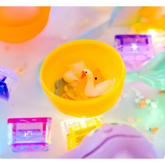 Glo Pals Sensory Bottle Honey Bee: ein leuchtendes Spielzeug für Kinder mit gelb Design.