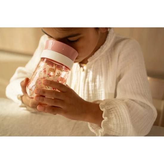 Hochwertiger Trainingsbecher von Little Dutch mit einfacher Reinigung und einem Volumen von 300 ml.