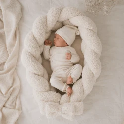 Babynest mit Schutzzopf und Spielmatte Bearly Babynest mit Schutzzopf und Spielmatte Bearly