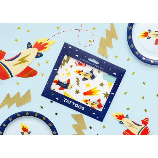 Temporäre Flugzeug-Tattoos für Action-Abenteurer.