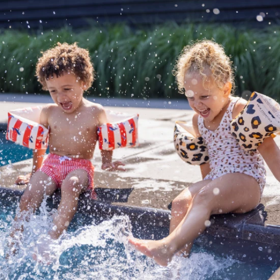 Aufblasbare Swim Essentials Whales-Fäustlinge für Kinder, ideal zum Schwimmen im Pool und am Meer