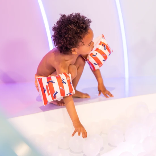 Aufblasbare Swim Essentials Whales-Fäustlinge für Kinder, ideal zum Schwimmen im Pool und am Meer